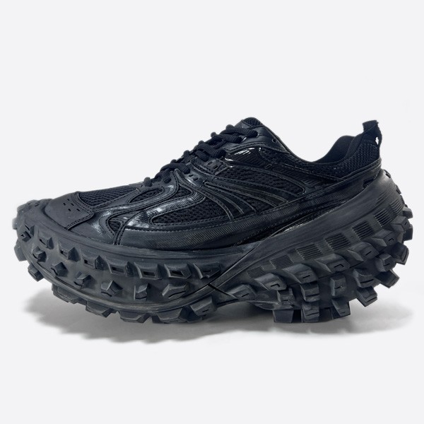 Balenciaga Defender Sneakers 685611W2RA61000