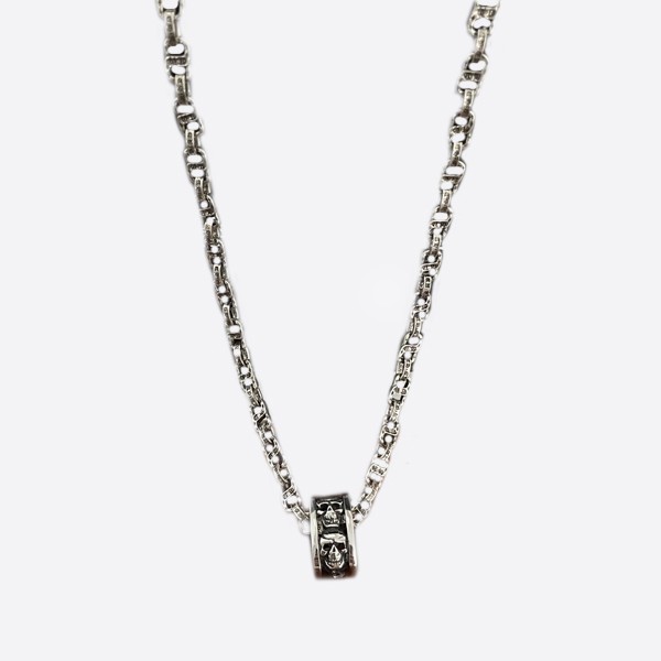 Classic Retro Skull Ring Pendant in Silver