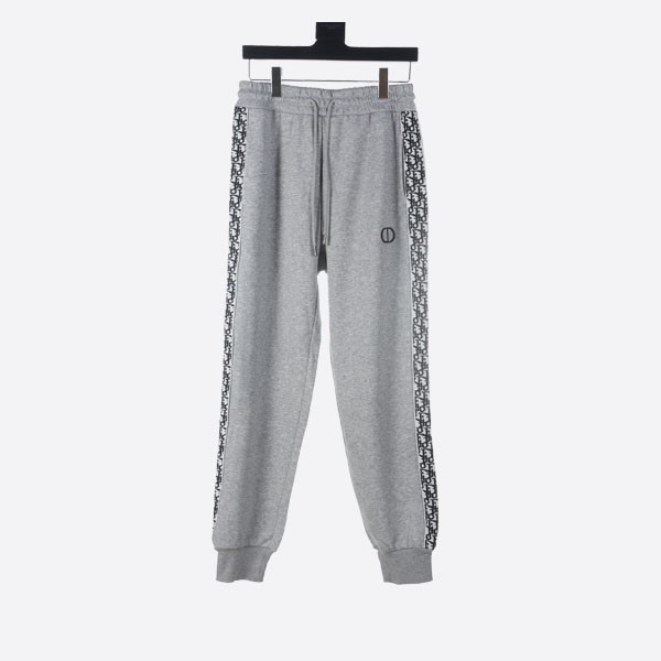 Dior pants with a classic pattern printed all over the sides