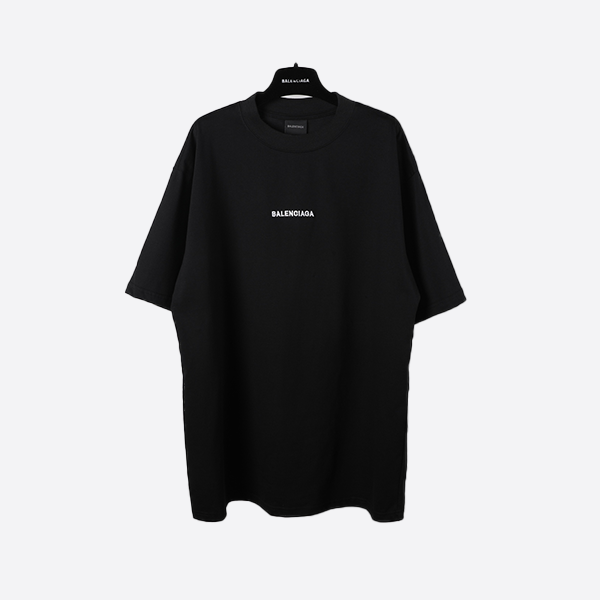 Short sleeves with Balenciaga embroidered on the front and back
